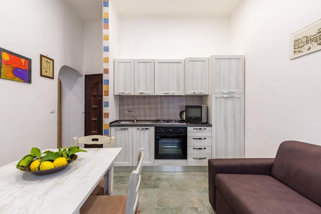 Gelso Complex Studios And Flat By Napoliapartments Buitenkant foto
